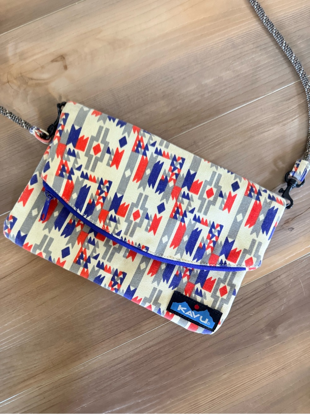 Kavu Women's Crossbody Bag in Multicolor Aztec Print